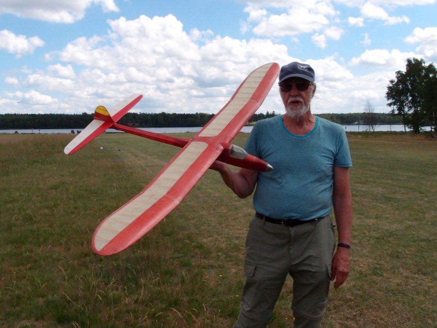 Pär Lundqvist with oldtimer glider Hector